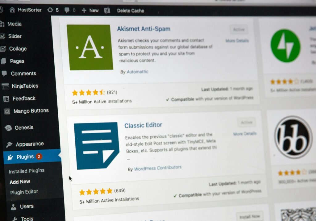 WordPress admin plugins screen showing the Akismet Anti-Spam and Classic Editor plugin listings